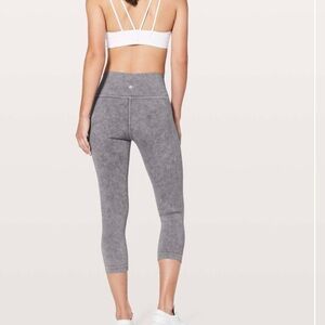 Lululemon Women’s Sz 2 Wunder Under Crop (Hi-Rise) 21" Washed Luna Gray Capris